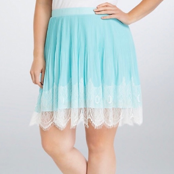 torrid Dresses & Skirts - Torrid waterfall blue lace and chiffon skirt EUC